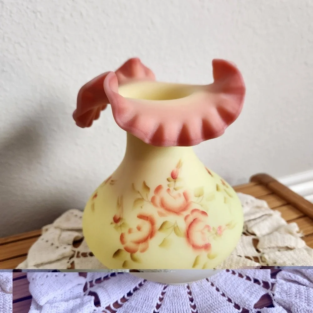 VTG Fenton Burmese URANIUM GLOW Glass Ruffled Vase Hand Painted Sign Debra Hill